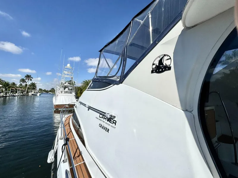 Slide: The Image of Carver Yachts 40 Flybridge 2001 - 3