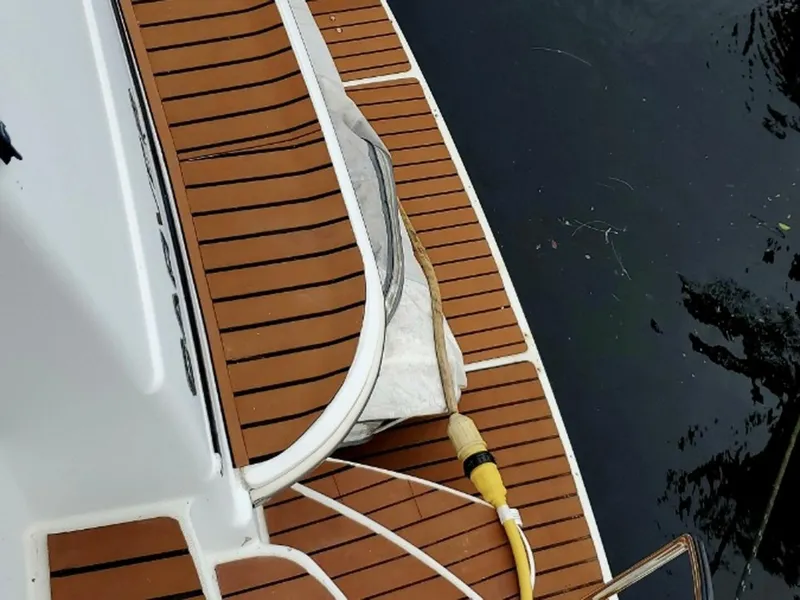 Slide: The Image of Carver Yachts 40 Flybridge 2001 - 32
