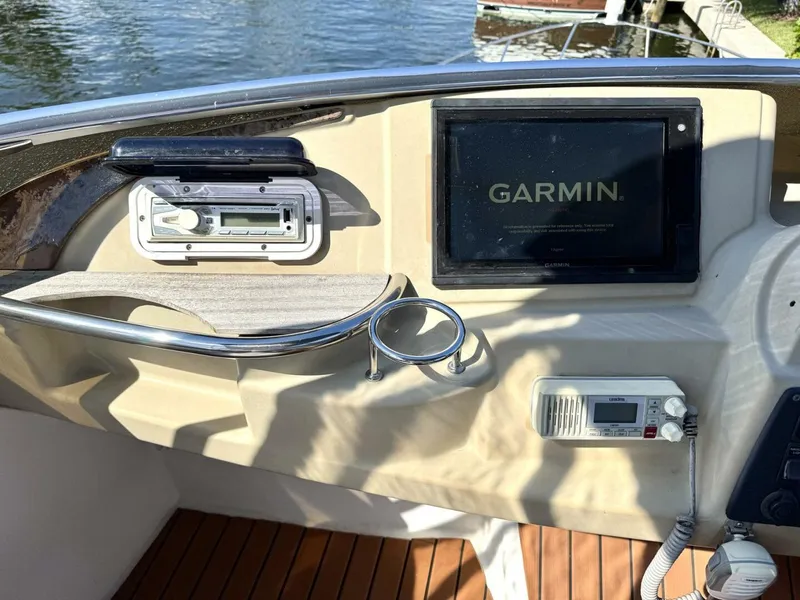 Slide: The Image of Carver Yachts 40 Flybridge 2001 - 7