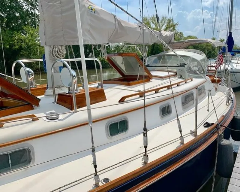 Slide: The Image of Bristol 40 sloop 1981 - 6
