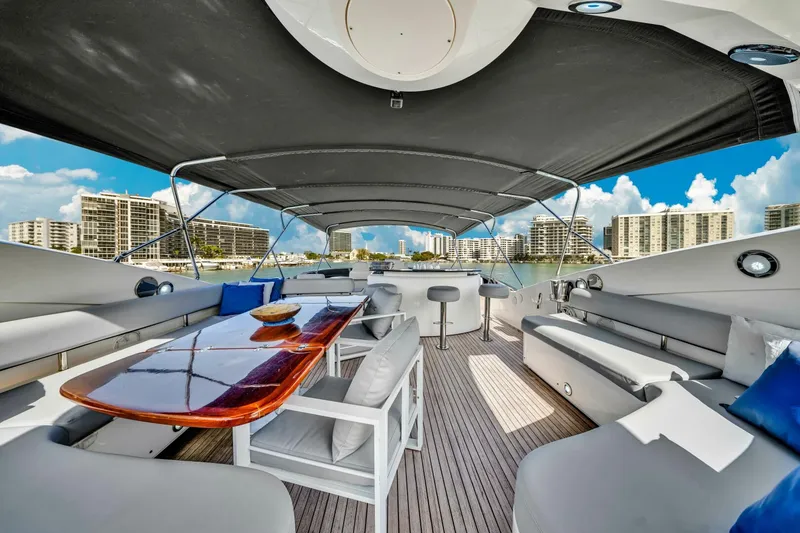 Slide: The Image of Sunseeker 94 Motor Yacht 2003 - 10