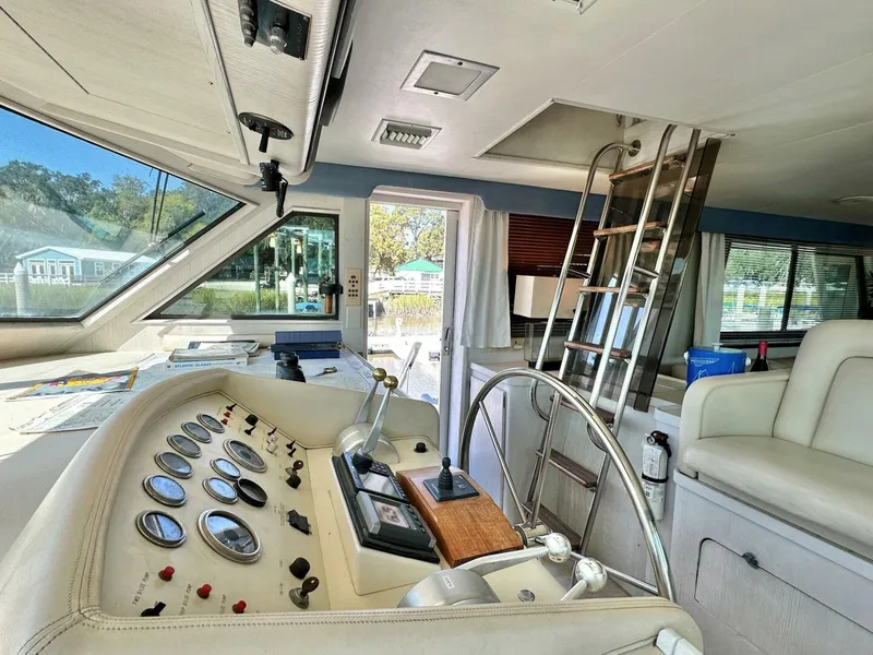 Slide: The Image of Hatteras 54 MotorYacht 1987 - 11