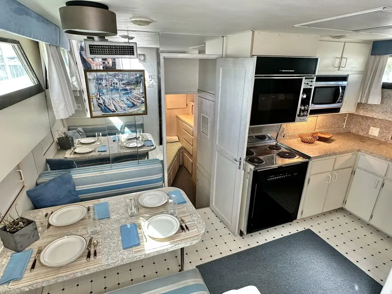 Slide: The Image of Hatteras 54 MotorYacht 1987 - 15