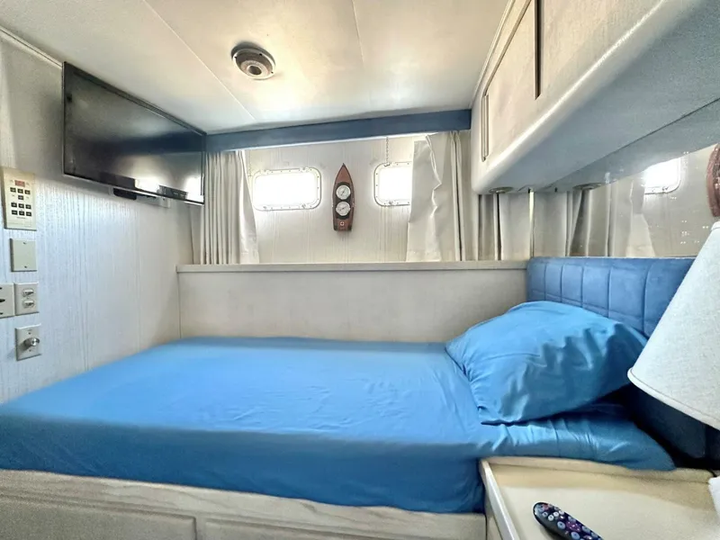 Slide: The Image of Hatteras 54 MotorYacht 1987 - 21