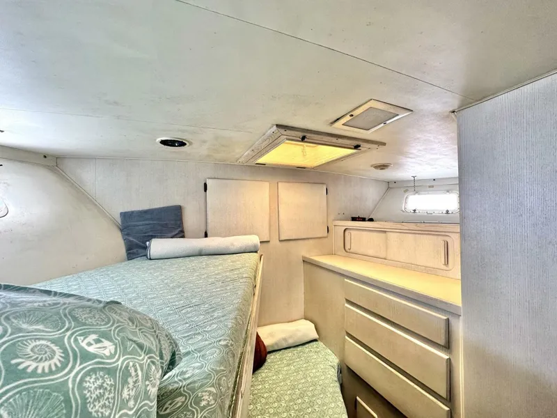 Slide: The Image of Hatteras 54 MotorYacht 1987 - 24