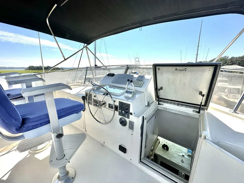 Slide: The Image of Hatteras 54 MotorYacht 1987 - 29