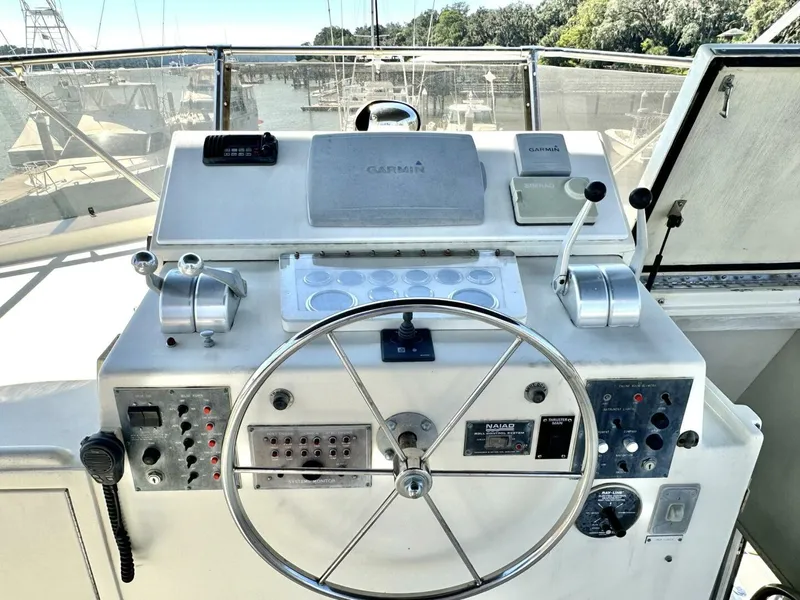 Slide: The Image of Hatteras 54 MotorYacht 1987 - 30
