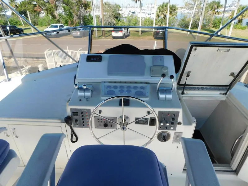 Slide: The Image of Hatteras 54 MotorYacht 1987 - 31