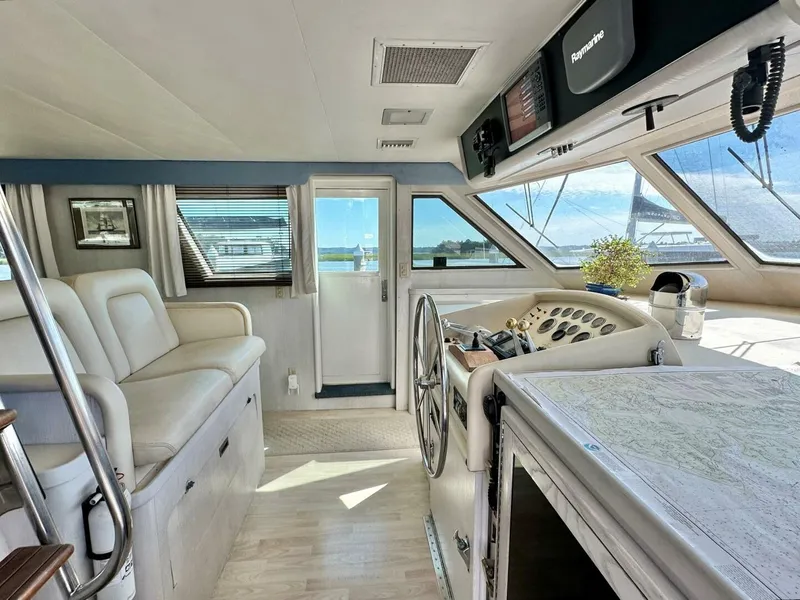 Slide: The Image of Hatteras 54 MotorYacht 1987 - 8