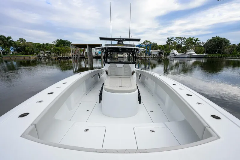 Slide: The Image of Freeman 42 LR Center Console 2023 - 16