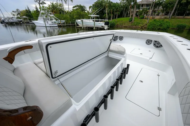 Slide: The Image of Freeman 42 LR Center Console 2023 - 17