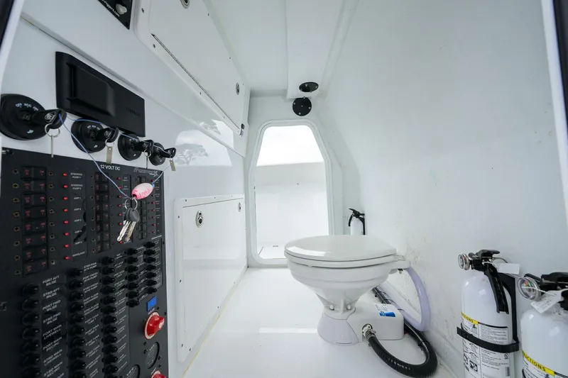 Slide: The Image of Freeman 42 LR Center Console 2023 - 19