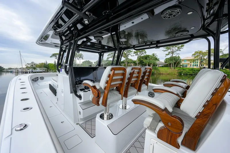 Slide: The Image of Freeman 42 LR Center Console 2023 - 7