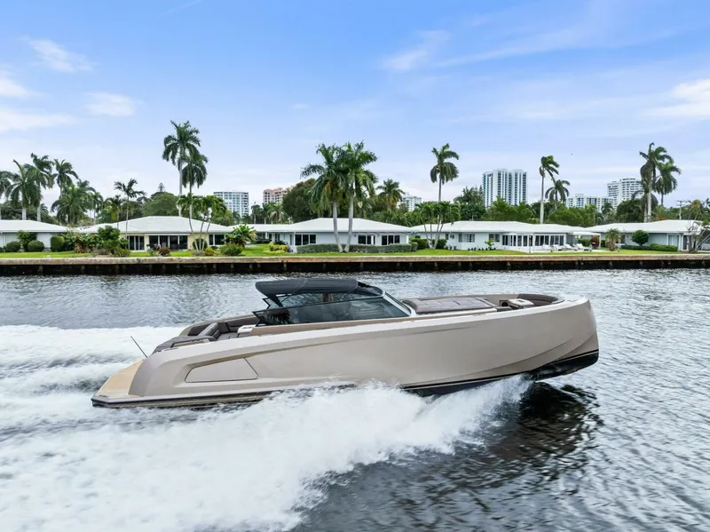 The Image of Vanquish VQ45 2022 - 0