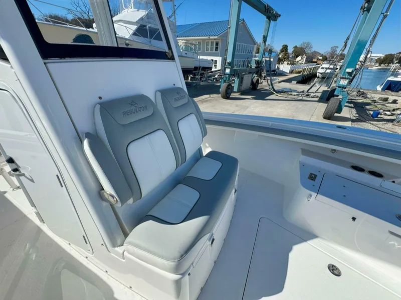 Slide: The Image of Regulator Marine 23fs 2021 - 11