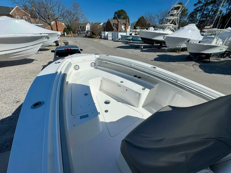 Slide: The Image of Regulator Marine 23fs 2021 - 16