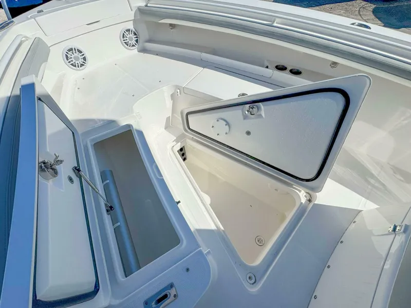Slide: The Image of Regulator Marine 23fs 2021 - 18