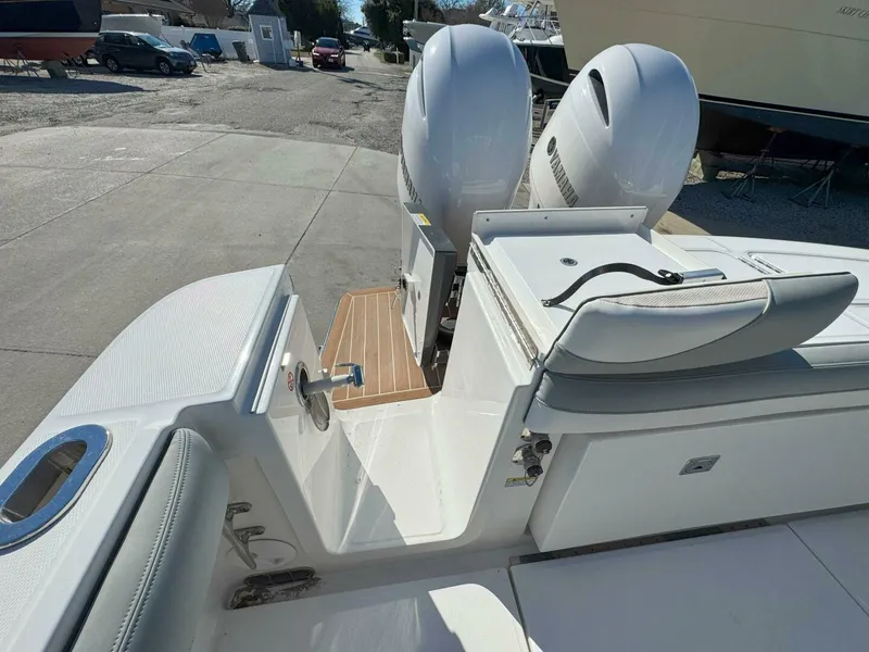 Slide: The Image of Regulator Marine 23fs 2021 - 32