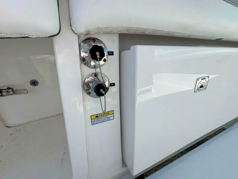 Slide: The Image of Regulator Marine 23fs 2021 - 33