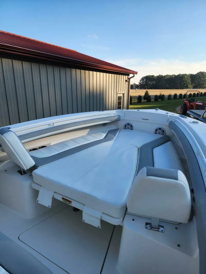 Slide: The Image of Regulator Marine 23fs 2021 - 41