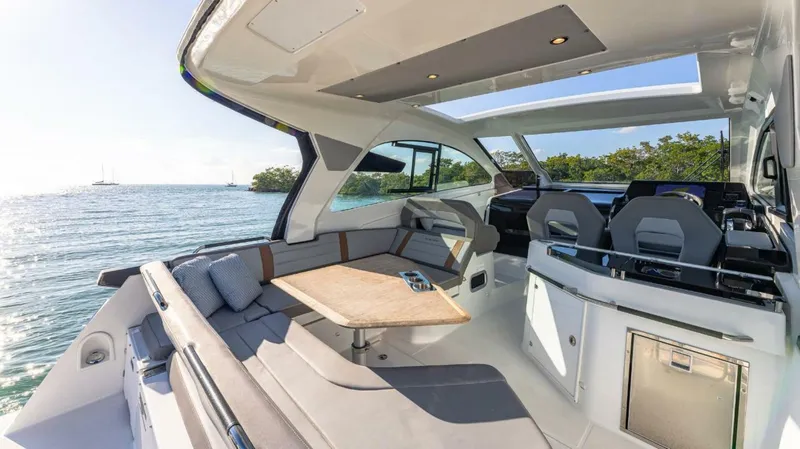 Slide: The Image of Beneteau Gran Turismo 32 2021 - 12