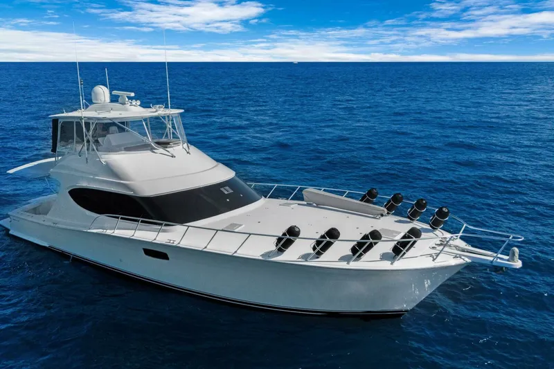 The Image of Hatteras GT63 2016 - 0