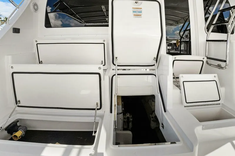 Slide: The Image of Hatteras GT63 2016 - 13