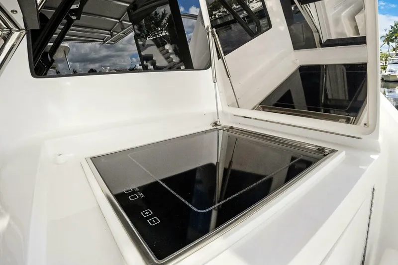 Slide: The Image of Hatteras GT63 2016 - 14