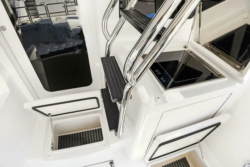 Slide: The Image of Hatteras GT63 2016 - 18