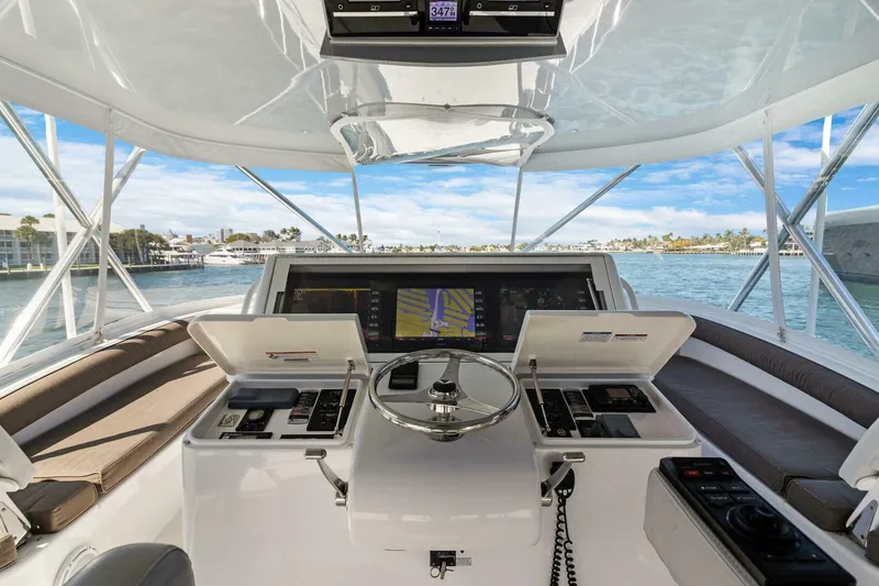 Slide: The Image of Hatteras GT63 2016 - 22
