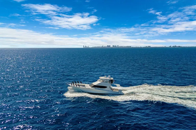 Slide: The Image of Hatteras GT63 2016 - 3