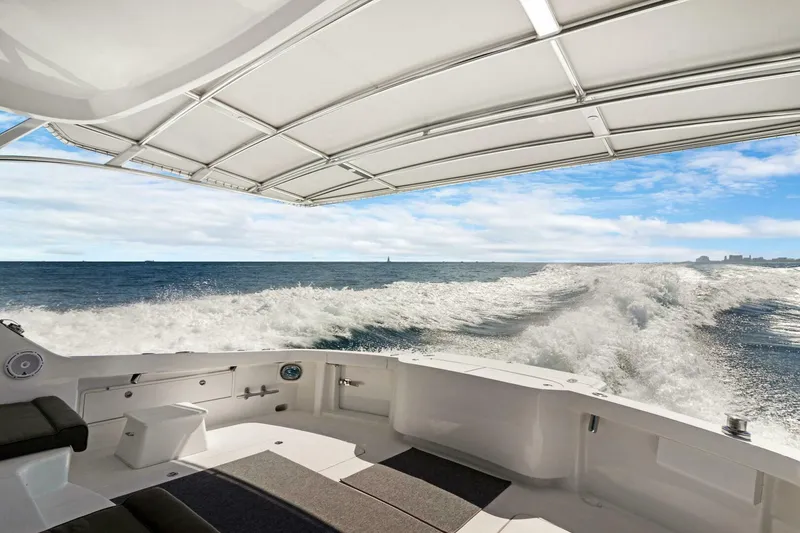Slide: The Image of Hatteras GT63 2016 - 62