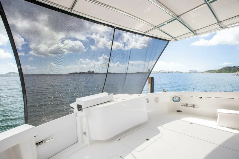 Slide: The Image of Hatteras GT63 2016 - 71
