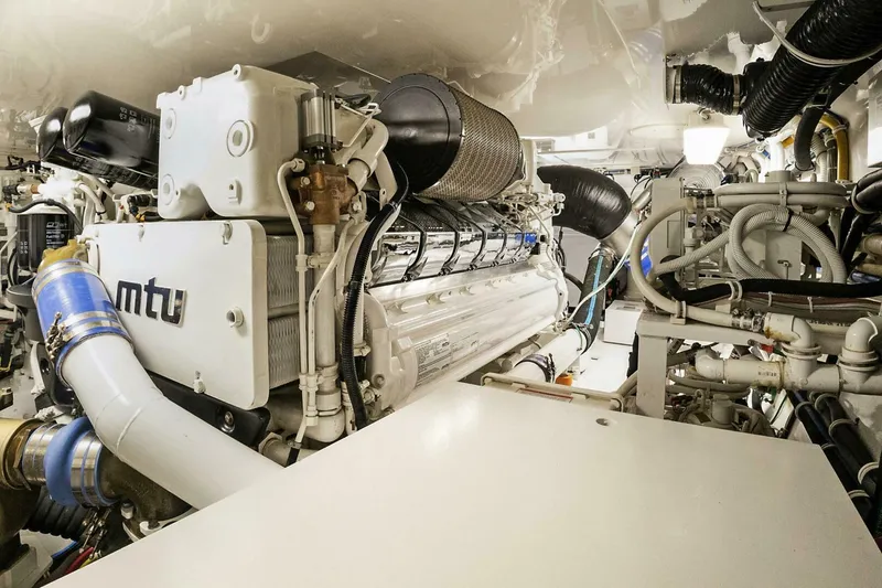 Slide: The Image of Hatteras GT63 2016 - 78