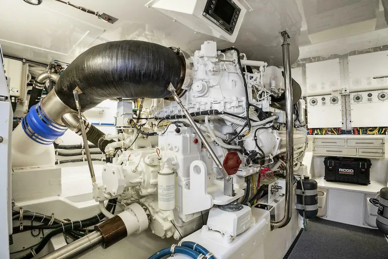 Slide: The Image of Hatteras GT63 2016 - 82