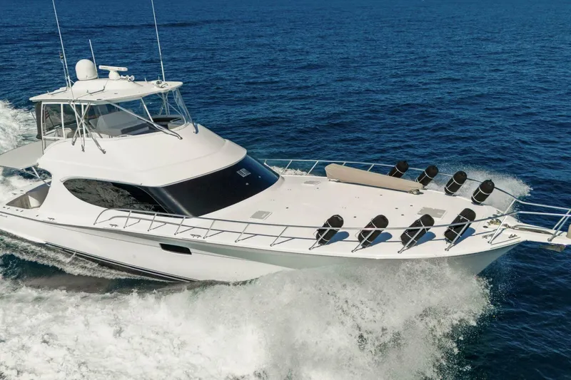 Slide: The Image of Hatteras GT63 2016 - 9