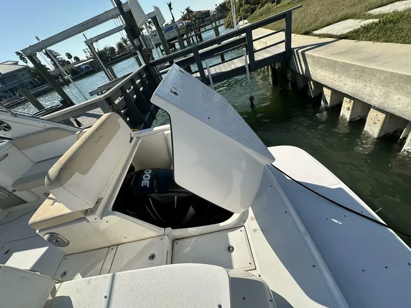Slide: The Image of Sea Ray 370 Venture 2013 - 15