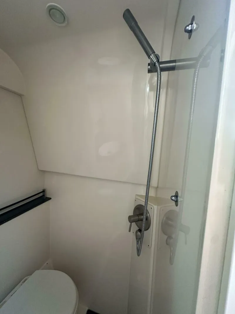 Slide: The Image of Sea Ray 370 Venture 2013 - 16