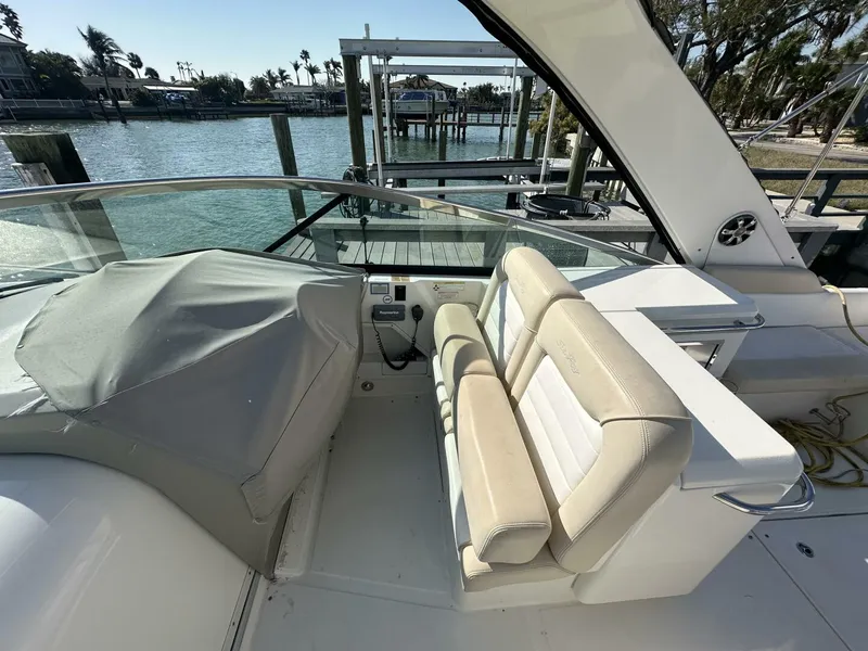 Slide: The Image of Sea Ray 370 Venture 2013 - 17