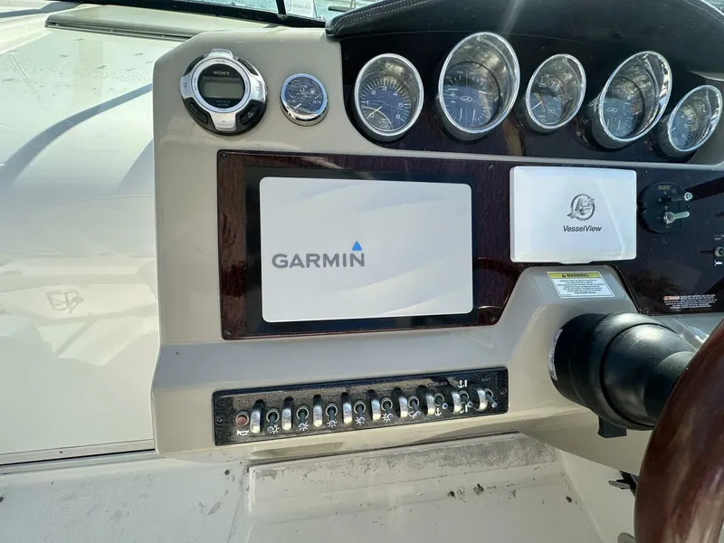Slide: The Image of Sea Ray 370 Venture 2013 - 6