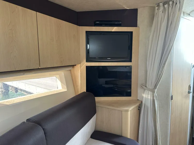 Slide: The Image of Sea Ray 370 Venture 2013 - 8