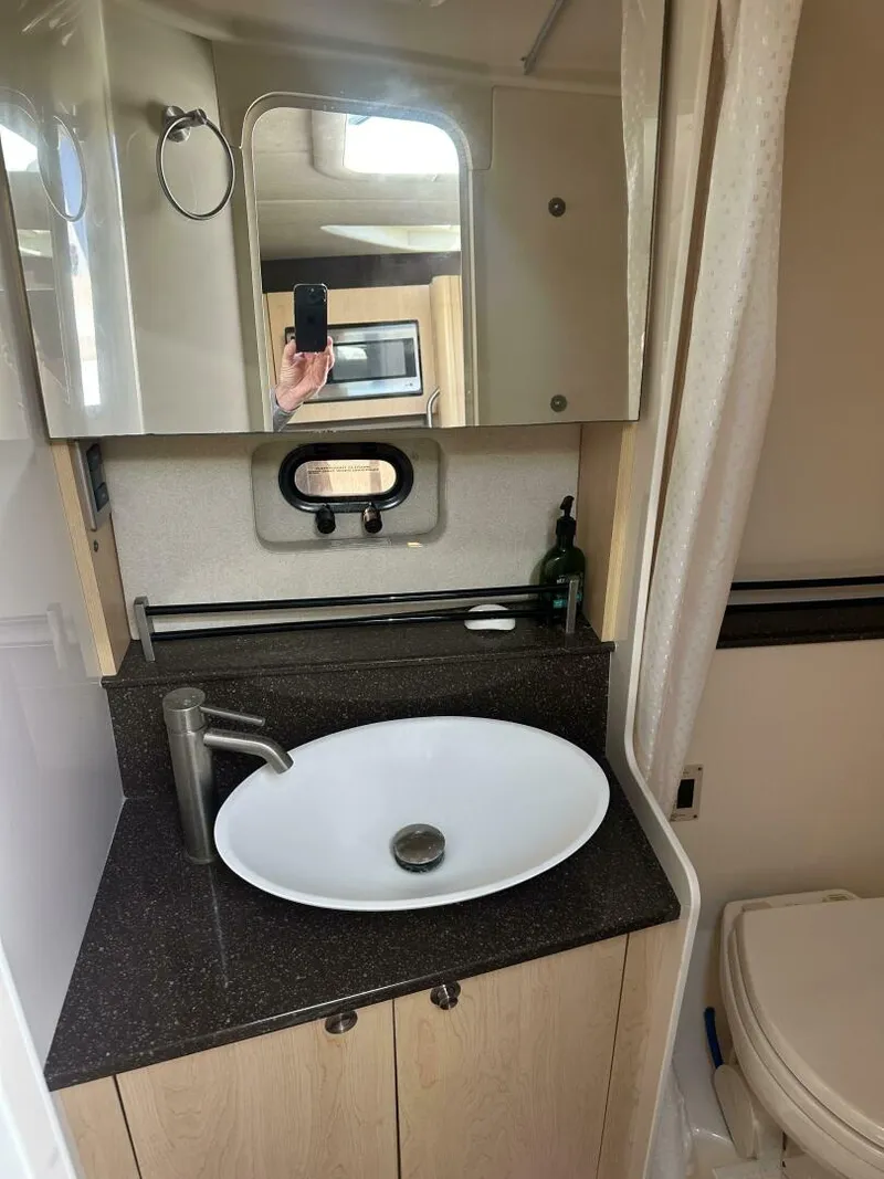 Slide: The Image of Sea Ray 370 Venture 2013 - 9
