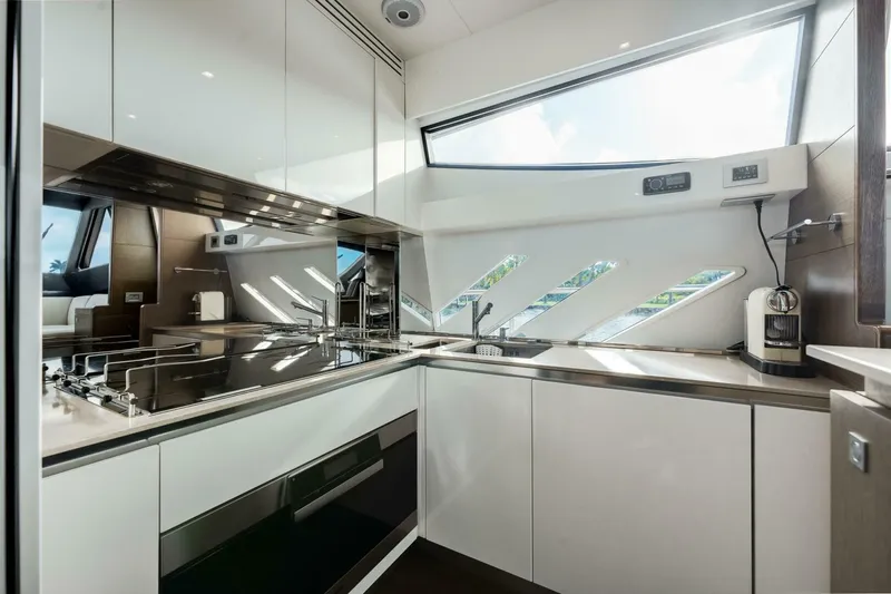 Slide: The Image of Ferretti 870 2014 - 17