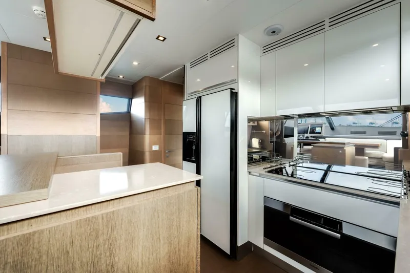 Slide: The Image of Ferretti 870 2014 - 18