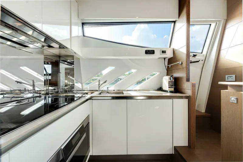 Slide: The Image of Ferretti 870 2014 - 22