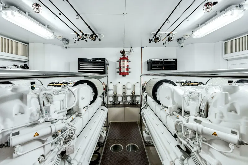 Slide: The Image of Ferretti 870 2014 - 29
