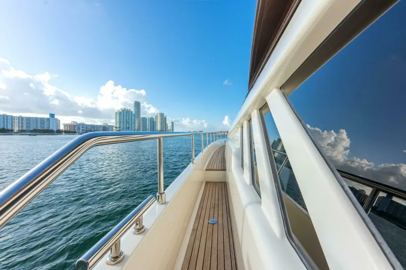 Slide: The Image of Ferretti 870 2014 - 5