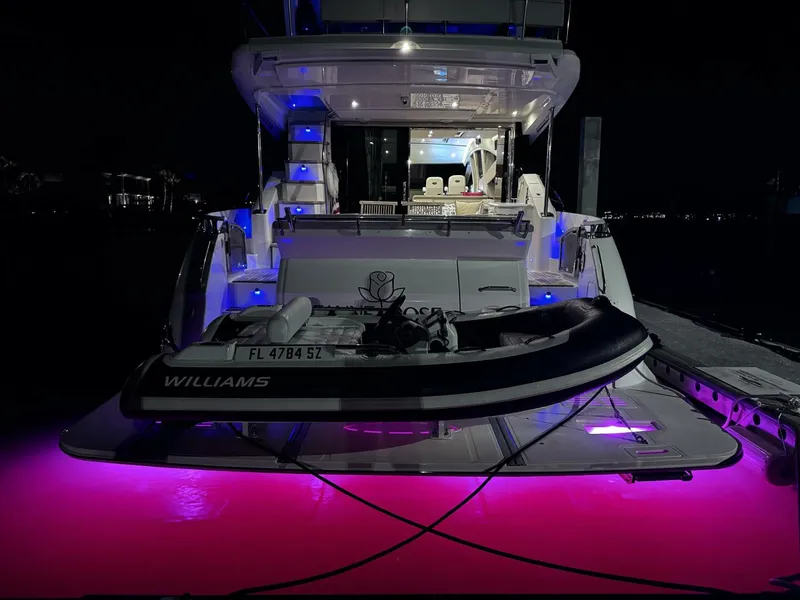 Slide: The Image of Sea Ray L650 Fly 2018 - 13