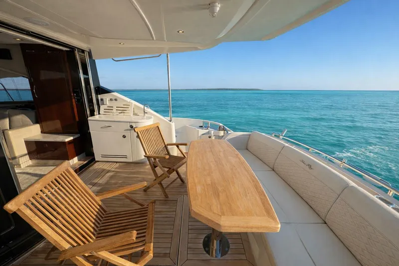 Slide: The Image of Sea Ray L650 Fly 2018 - 15