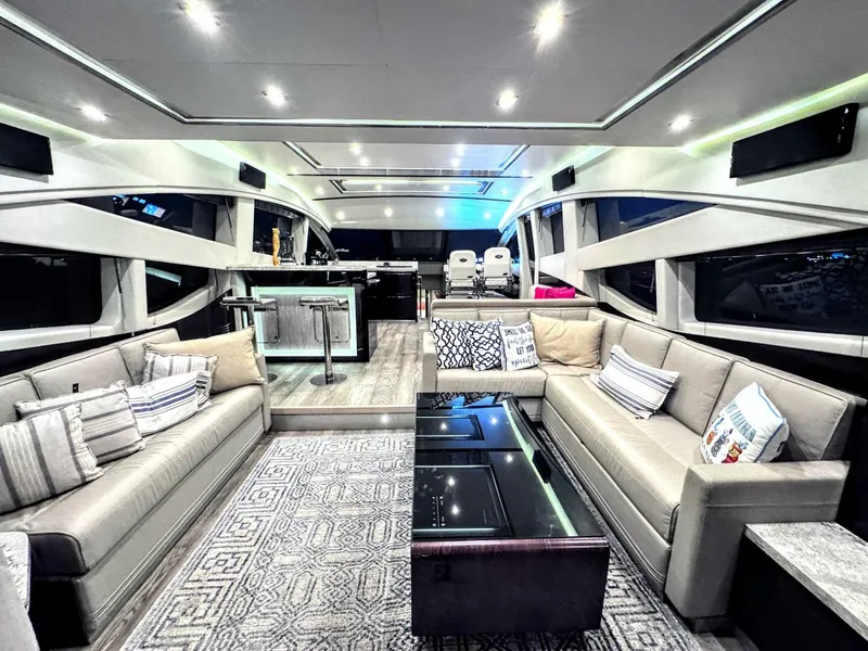 Slide: The Image of Sea Ray L650 Fly 2018 - 17